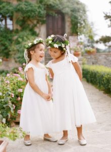 Bridesmaids’ hairstyles for little girls